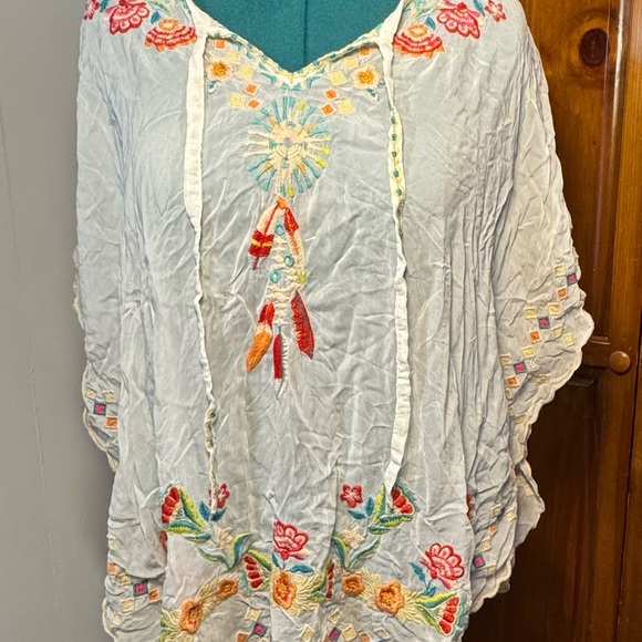 Johnny Was Tops - EUC - RARE Johnny Was oversized white embroidered poncho/tunic - Size Large